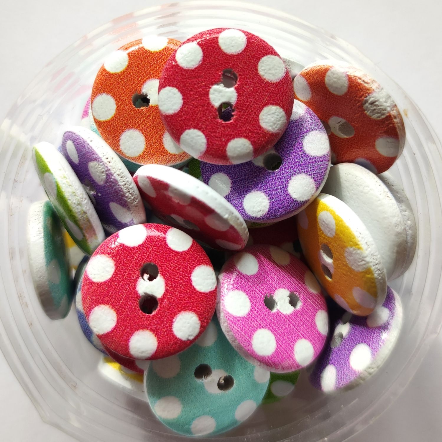45 boutons à pois LOT 246