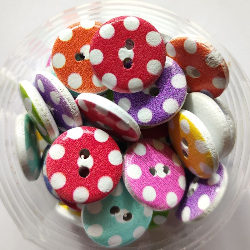 45 boutons à pois LOT 246
