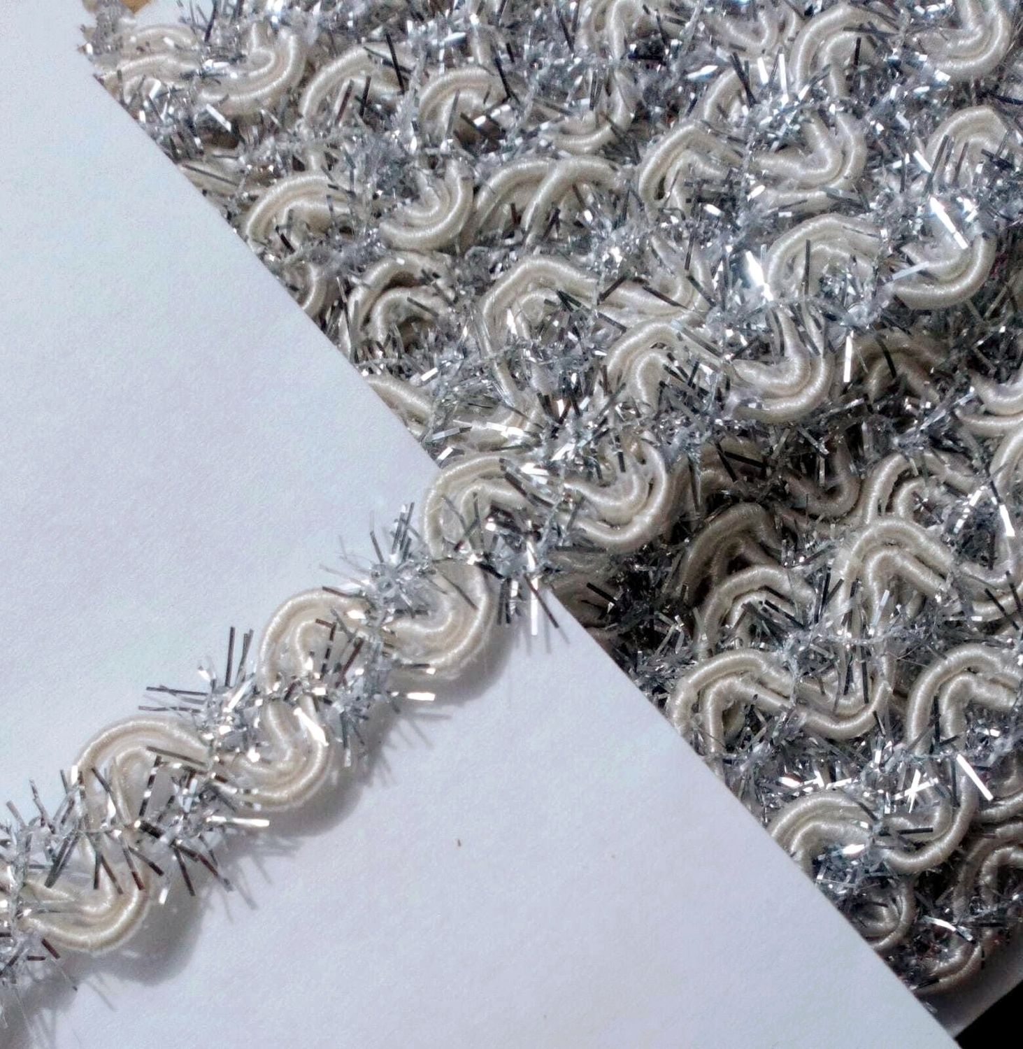 10 mètres de Galon écru /argenté 1cm 