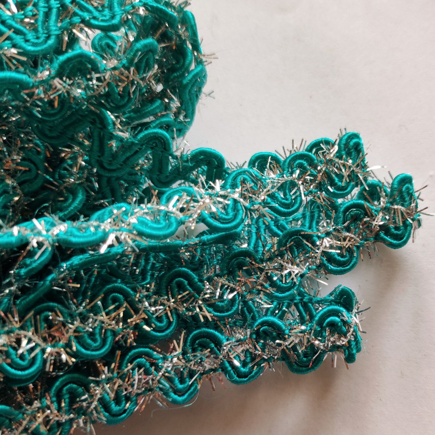 Galon turquoise /argenté 1cm (16,25 mètres)