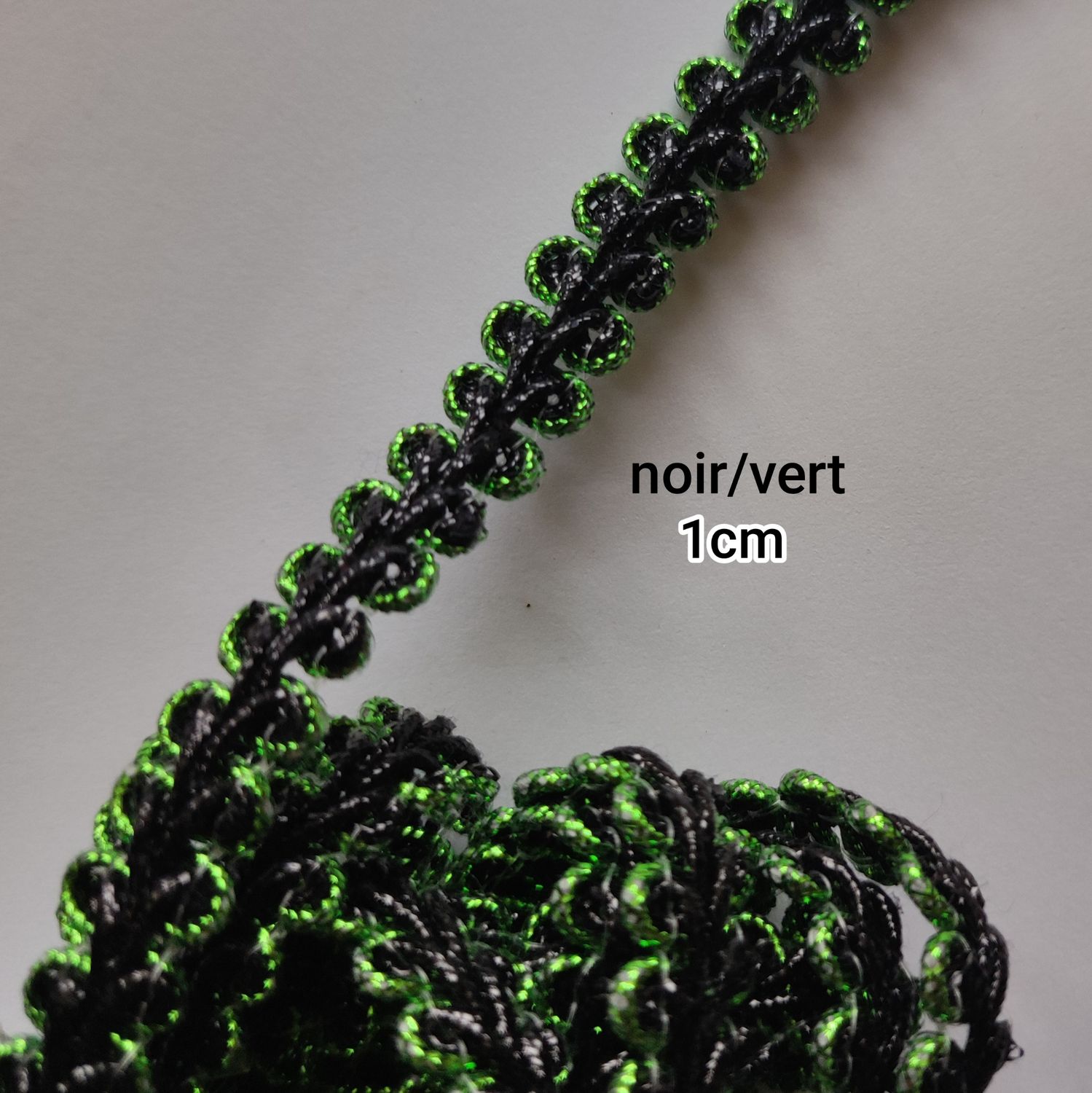 Galon épi noir/vert 1cm (2 mètres)