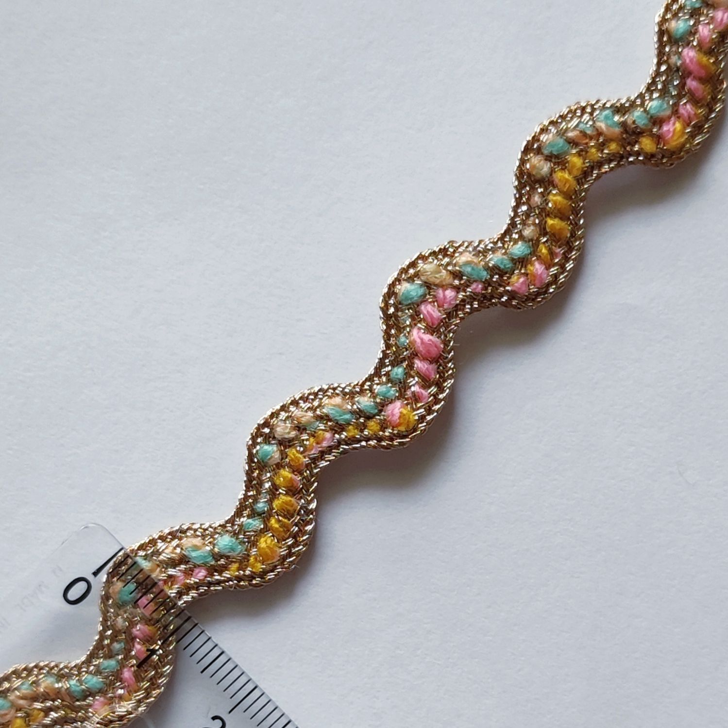 Galon zig zag rose avec doré foncé
