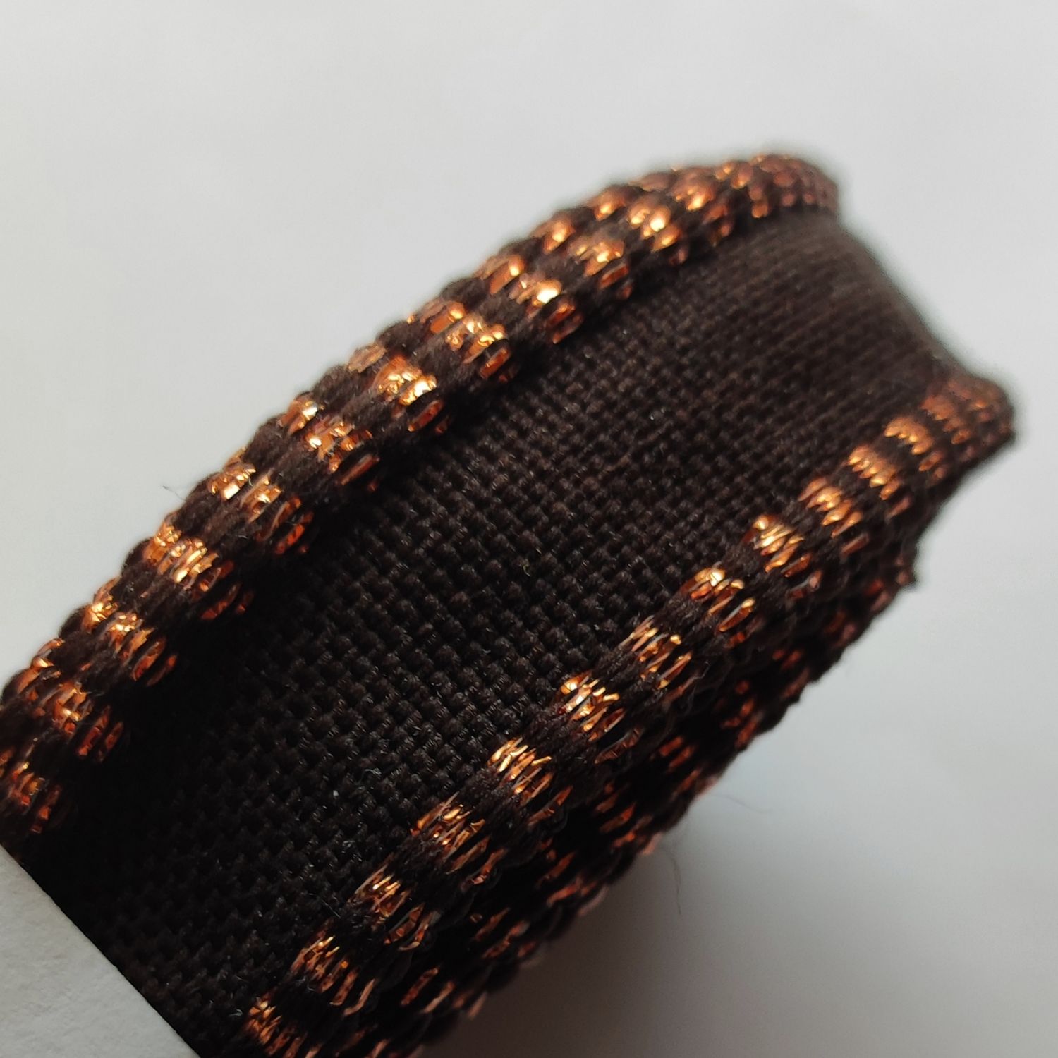 10 mètres de Ruban marron bord cuivré 1,8cm 