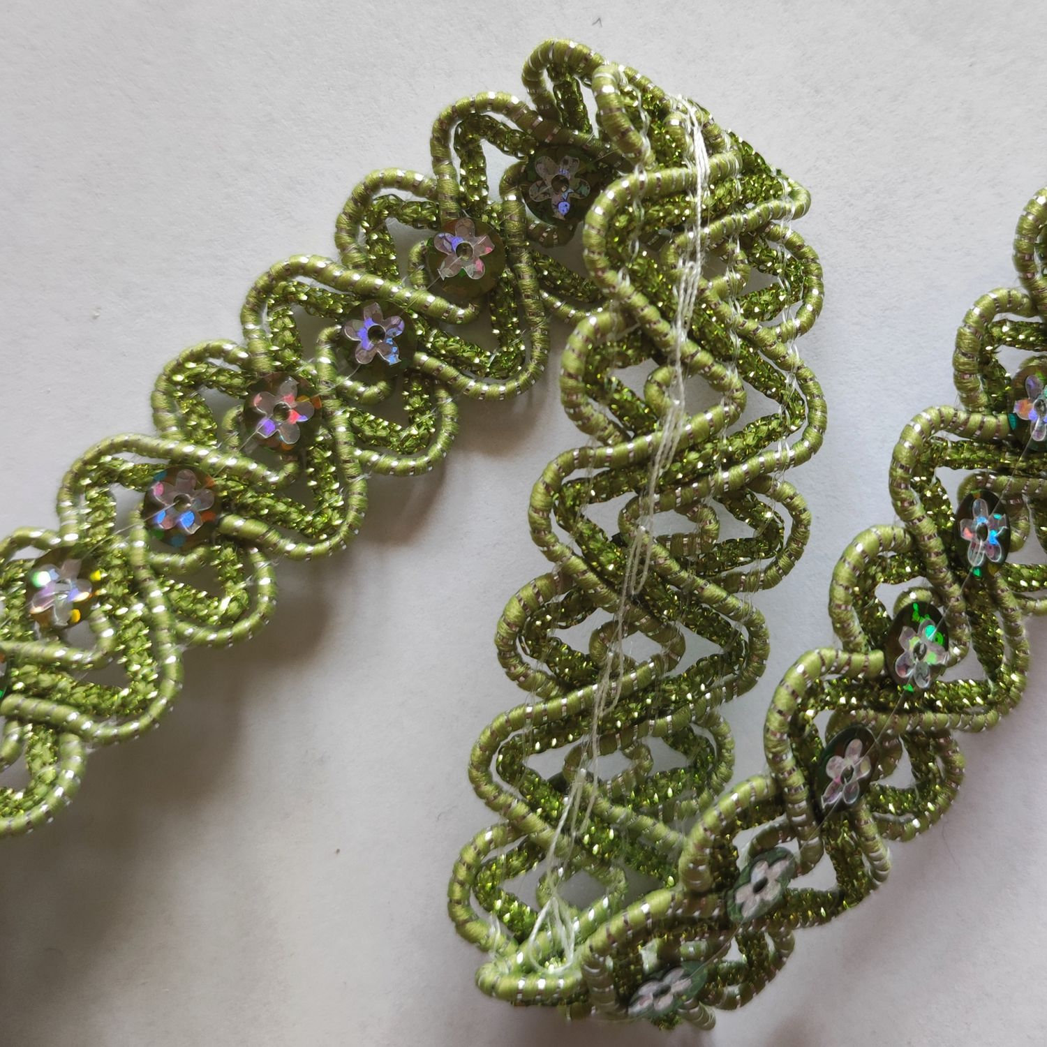Galon vert strass fleurs(6,60 mètres)