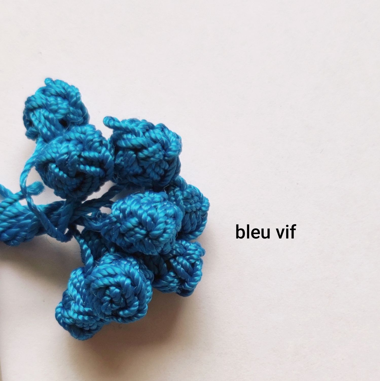 10 boutons caftan bleu vif