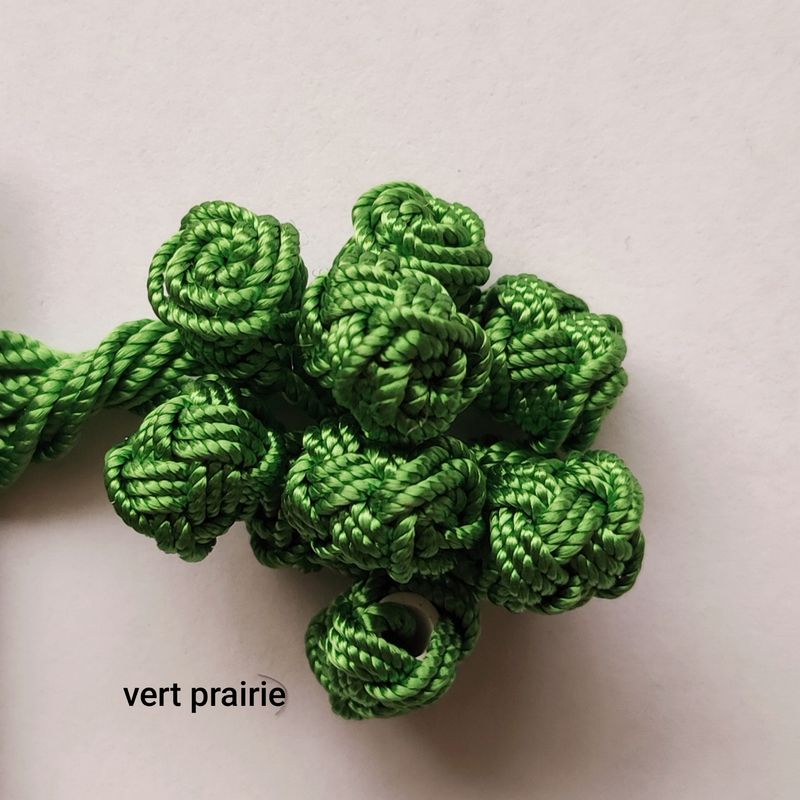 10 boutons caftan vert prairie 