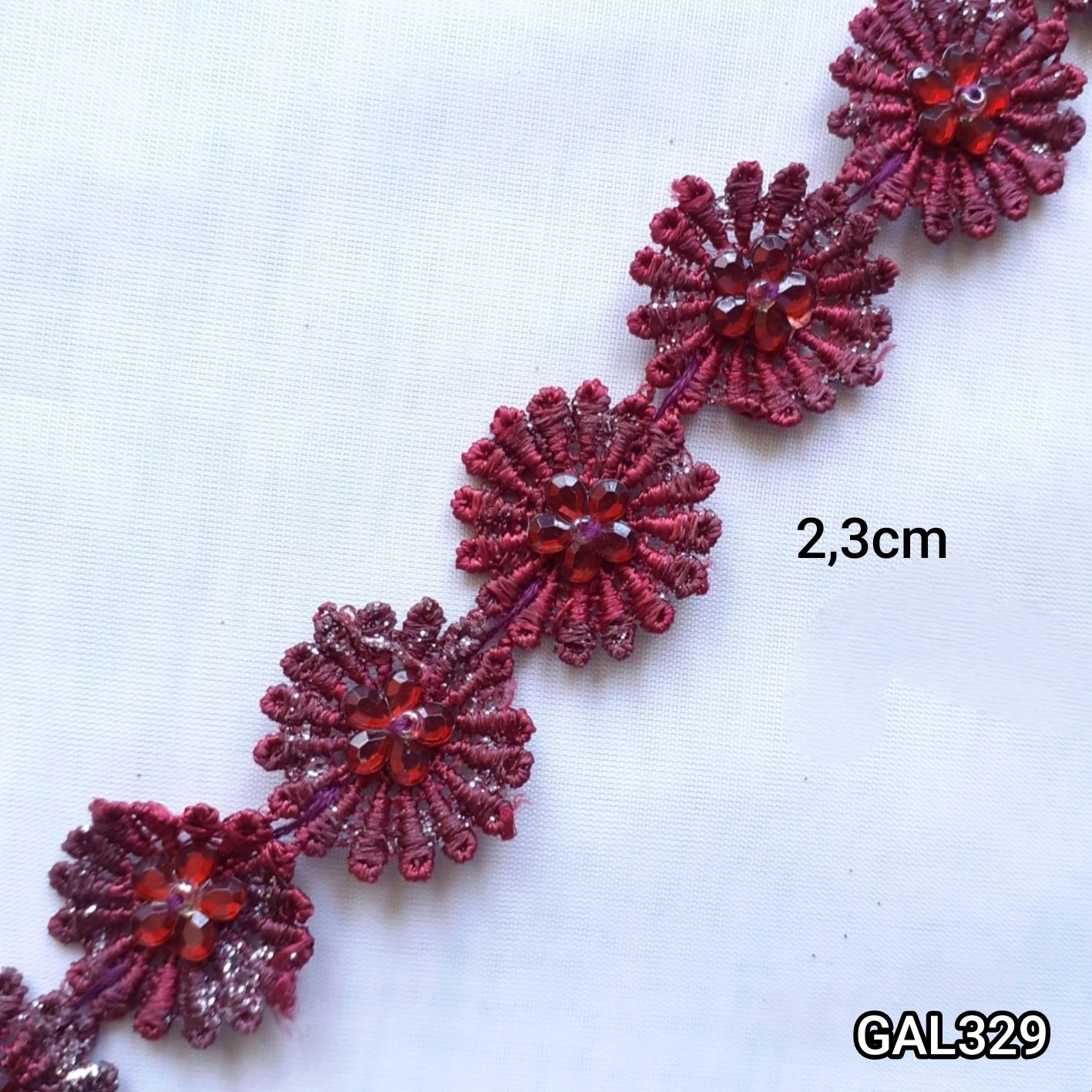 Galon fleurs rouge/argenté (8,10 mètres)
