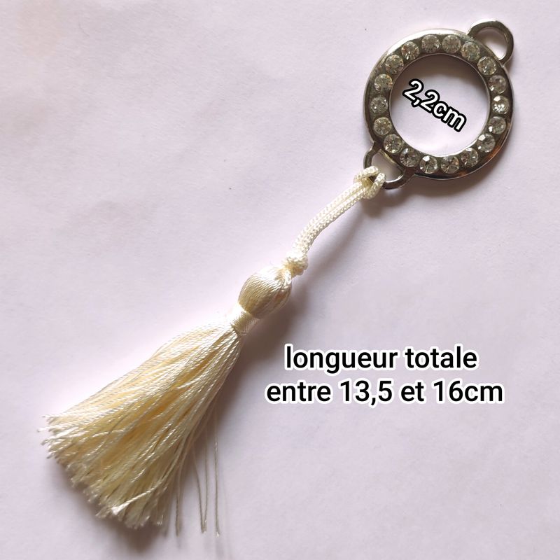 Connecteur argenté avec pompons écru 