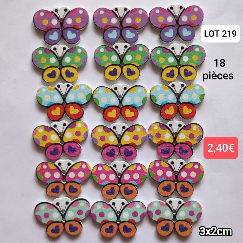 18 boutons papillon LOT 219
