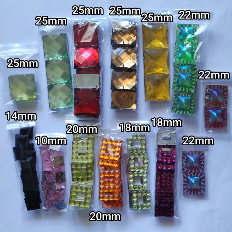 137 strass carré mélangés 