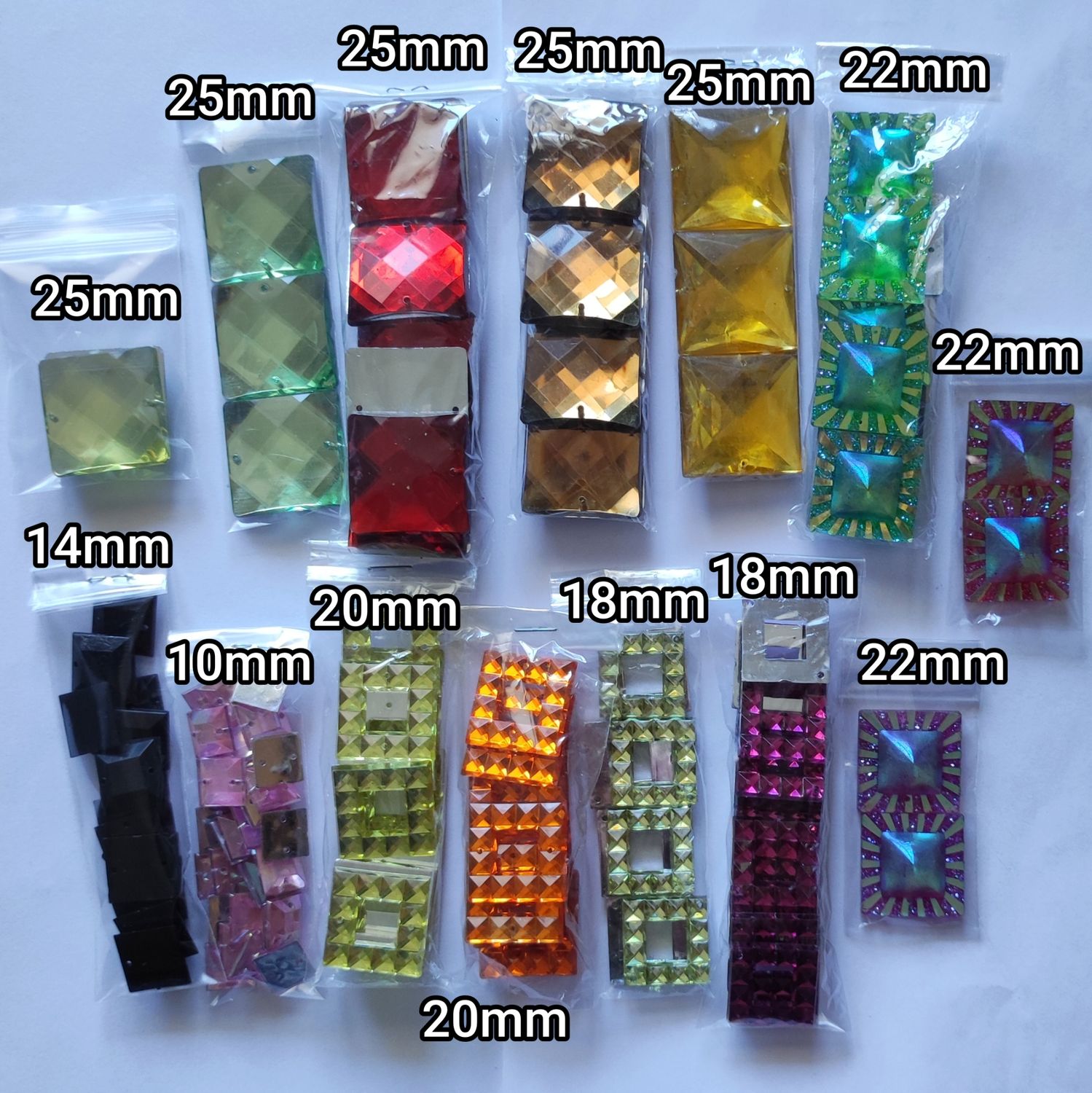 137 strass carré mélangés 