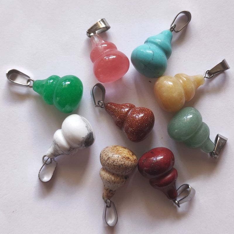 Pendentif gourde en pierre naturelle