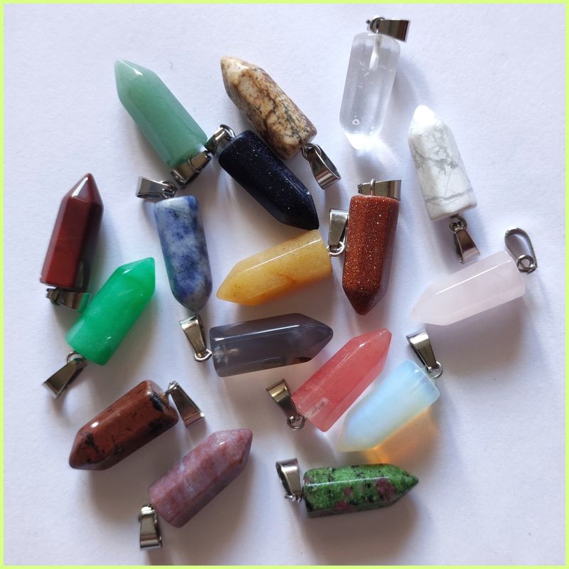 Pendentif pointe en pierre naturelle