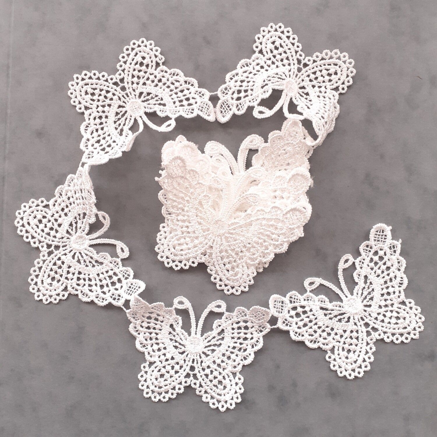 0,90 m dentelle en papillon blanche 7.5x5.5 cm