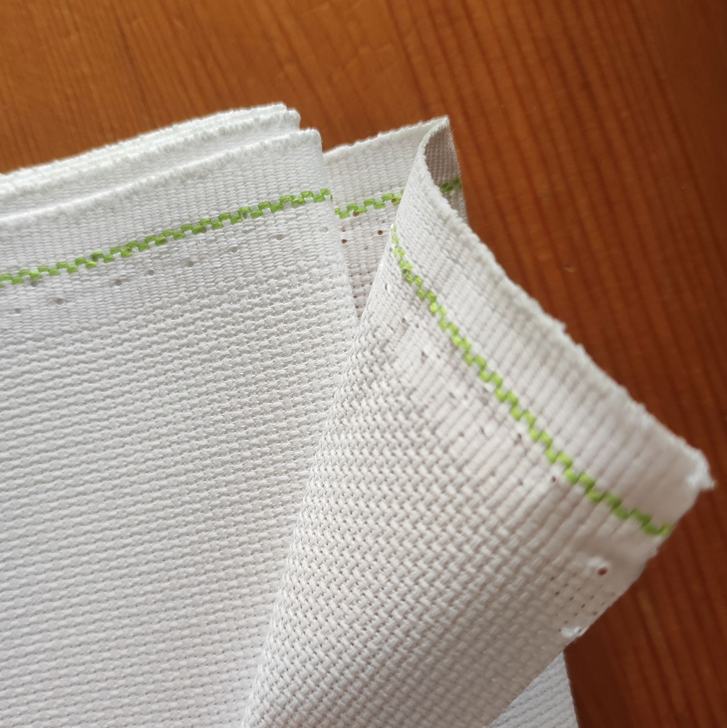 Toile Aïda 7 blanche par 50 cm( 150cm de large)