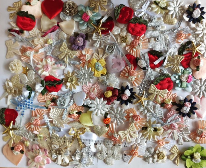 Lot 137 appliques