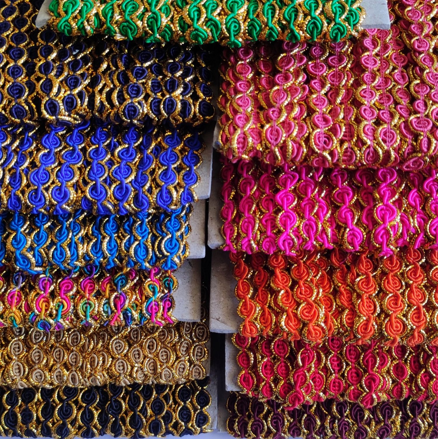 Galon avec fil doré 0,9cm (choisissez les couleurs)