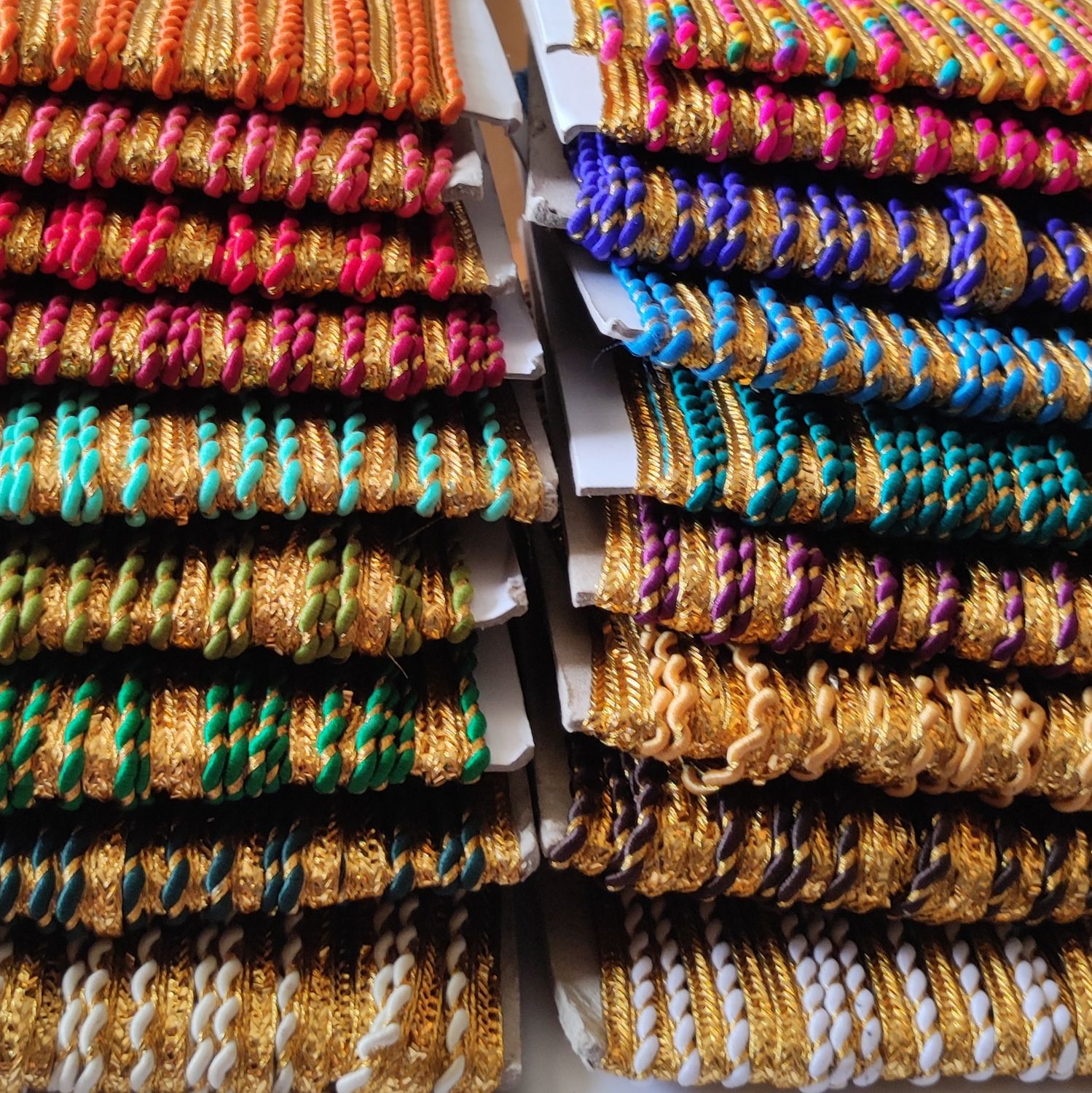 Galon avec fil doré 0,8 cm (choisissez vos couleurs)