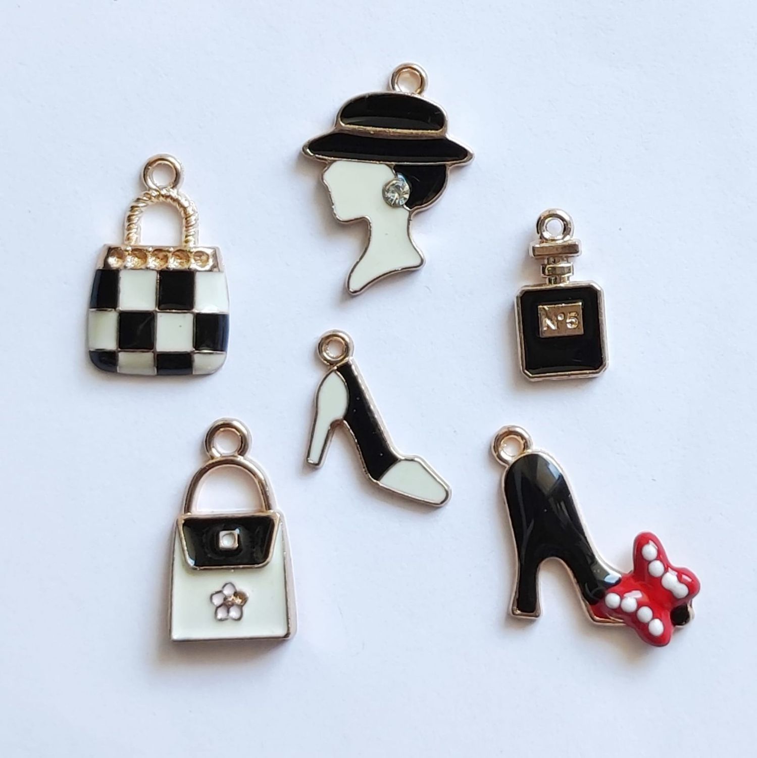 Pendentif femme  (choisissez vos motifs)