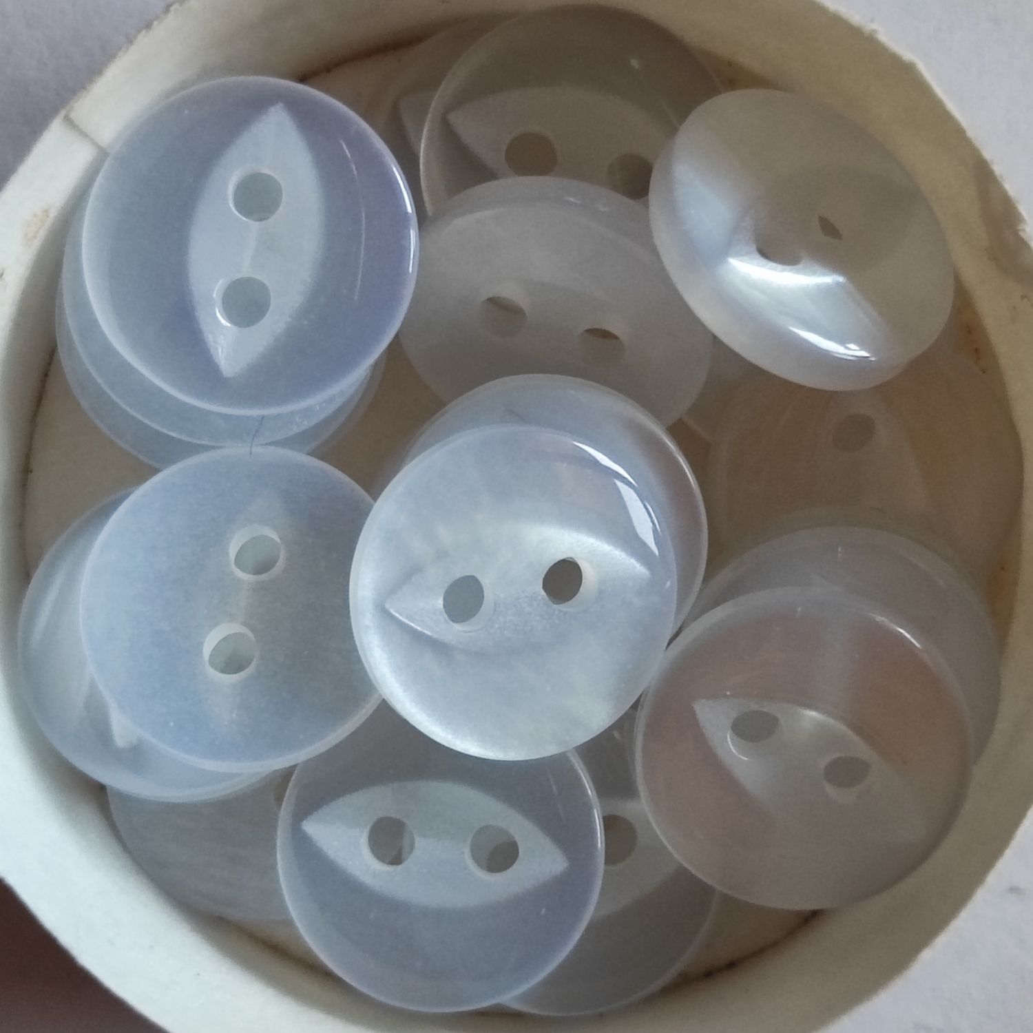 10 boutons résine 1,1cm  LOT 215