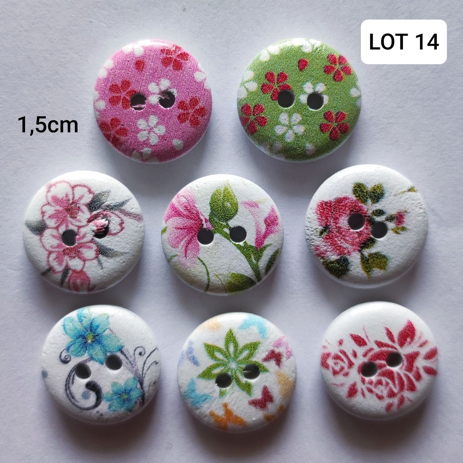 10 boutons en bois fleurs LOT 14 (choisissez vos couleurs)