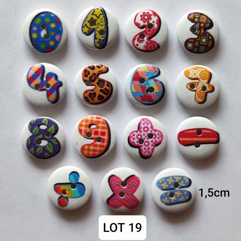 7 boutons en bois chiffre / calcul LOT 19 (choisissez vos modèles)