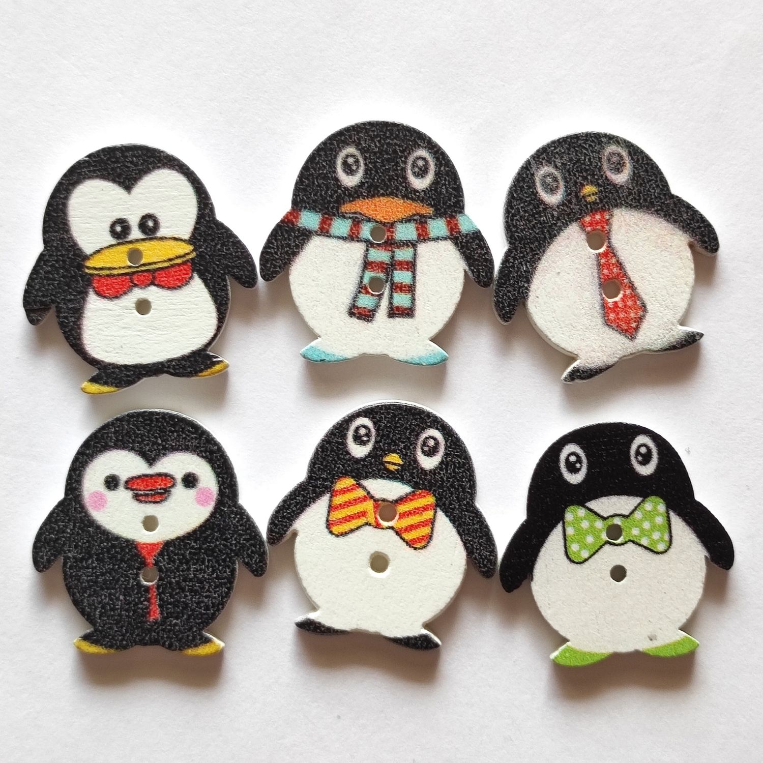 10 boutons en bois pingouin LOT 239