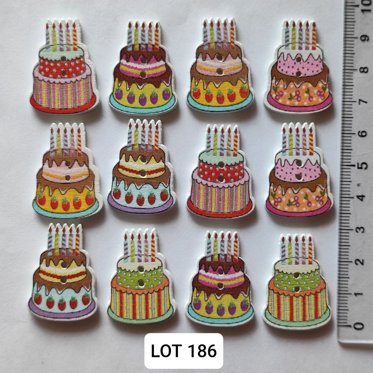 12 boutons en bois gâteau LOT 60