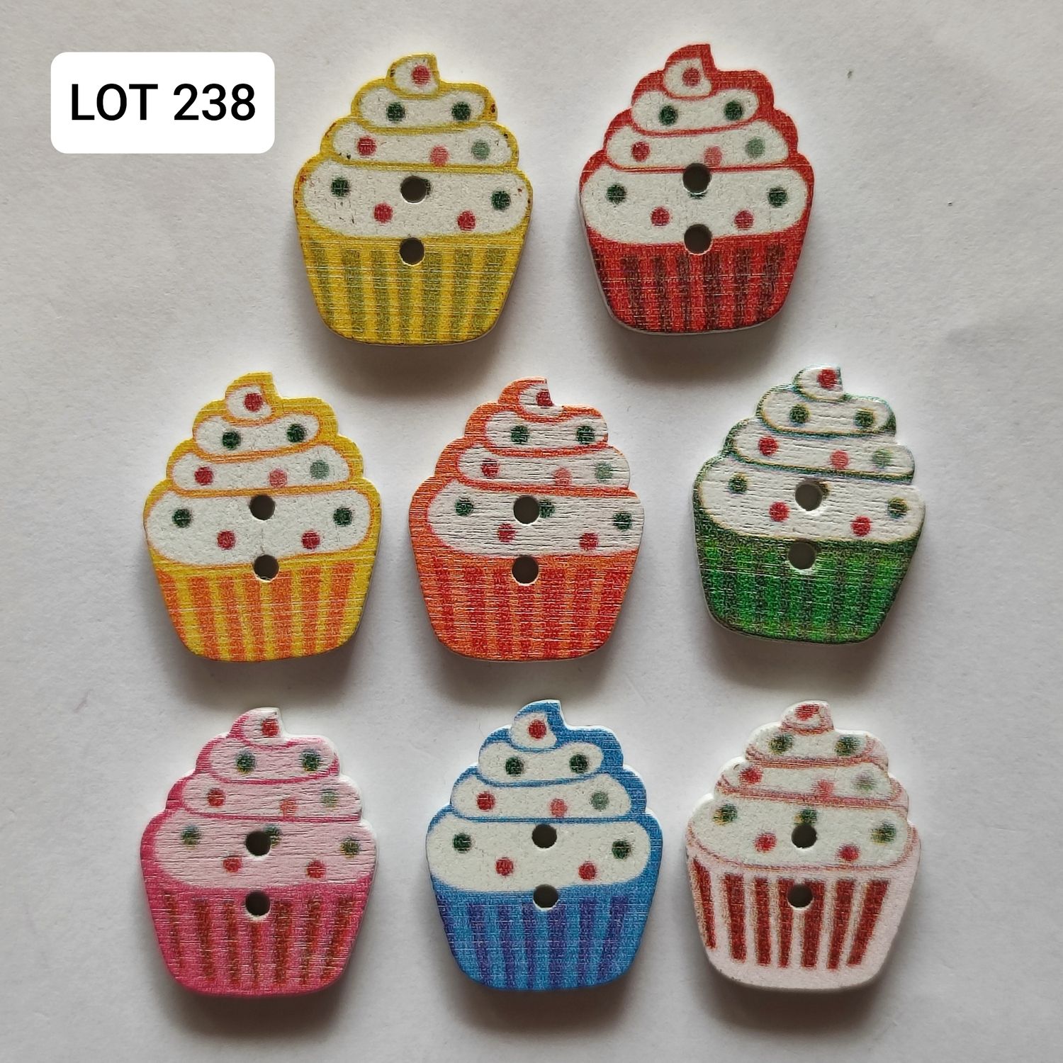 10 boutons en bois cupcake LOT 238 (choisissez vos couleurs)