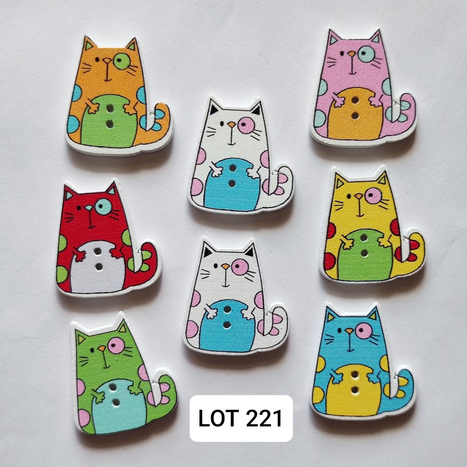 8 boutons chat en bois LOT 221