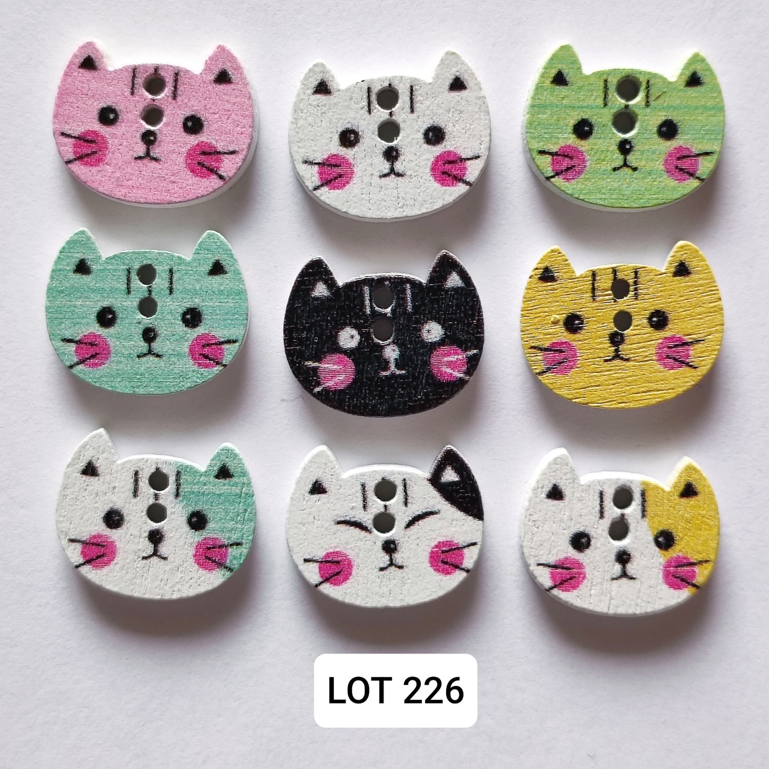 10 boutons chat en bois LOT 226