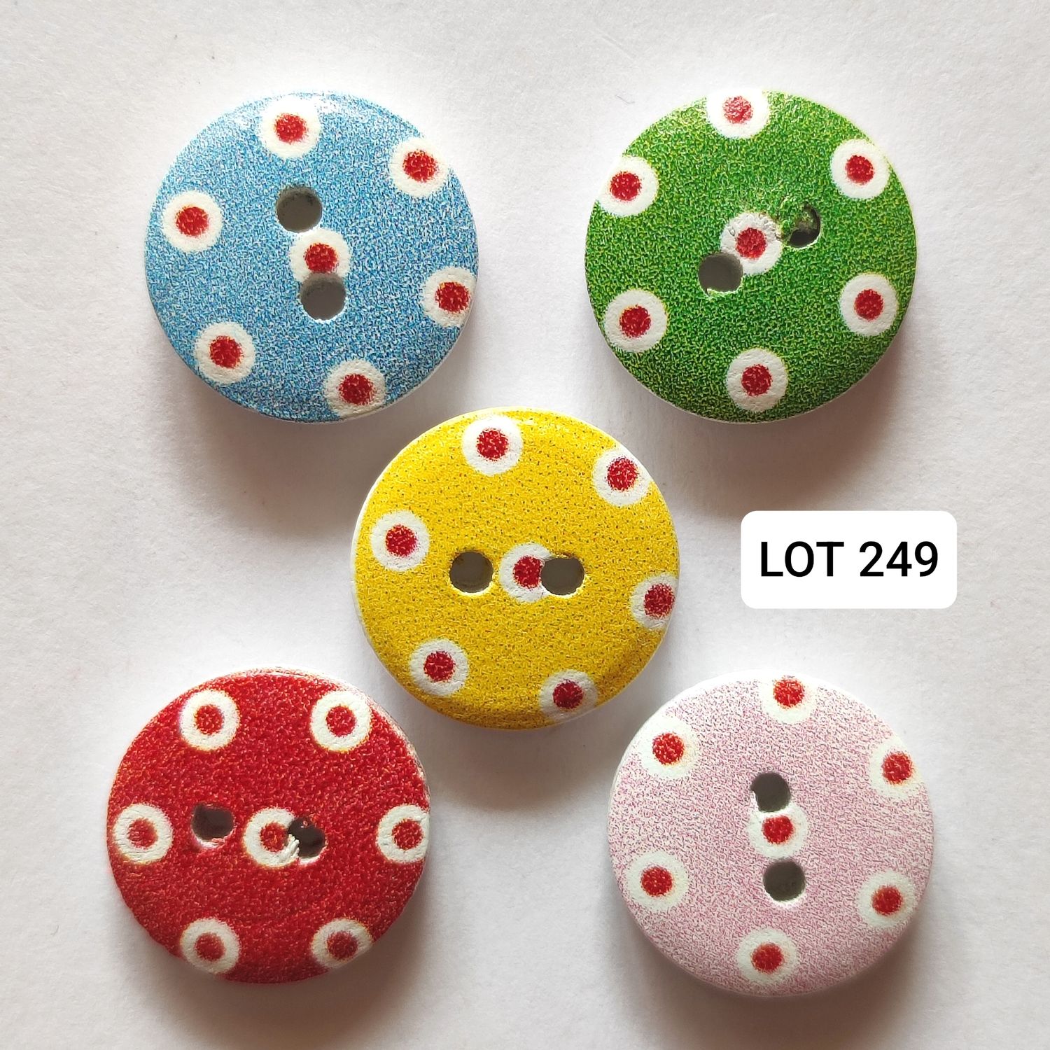 10 boutons en bois point rouge LOT 249 (choisissez vos couleurs)