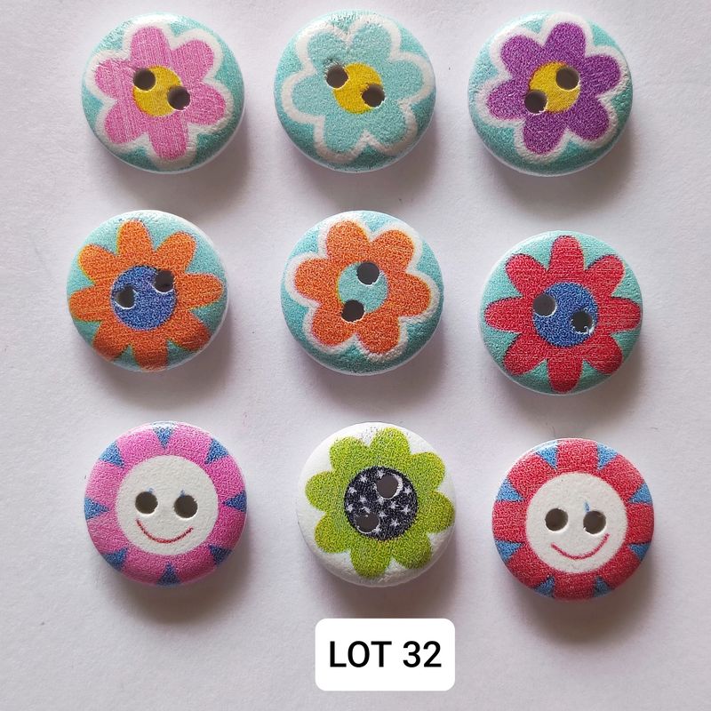 10 boutons en bois fleurs LOT 32 (choisissez vos couleurs)