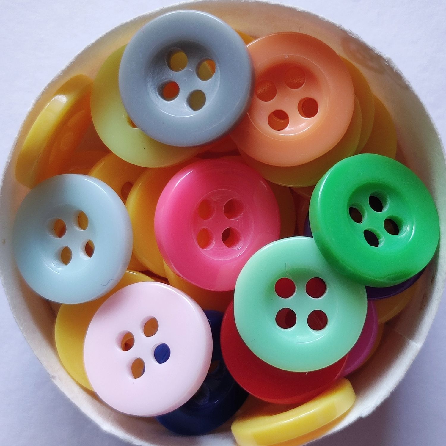 10 boutons en résine 11mm LOT 212 (choisissez vos couleurs)