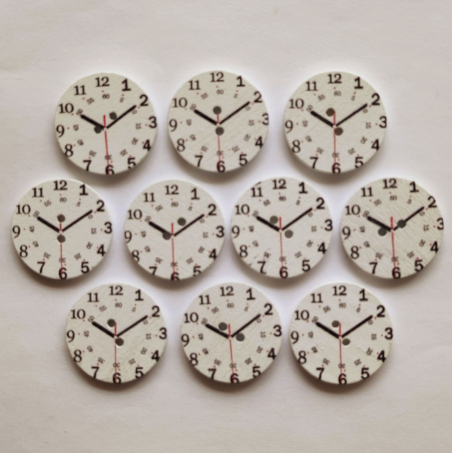 10 boutons en bois horloge LOT 194