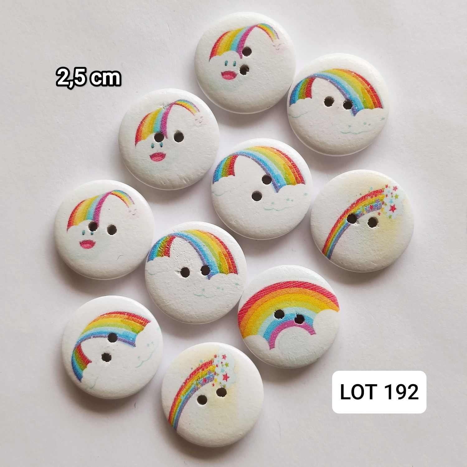 10 boutons en bois arc en ciel 2,5cm LOT 192