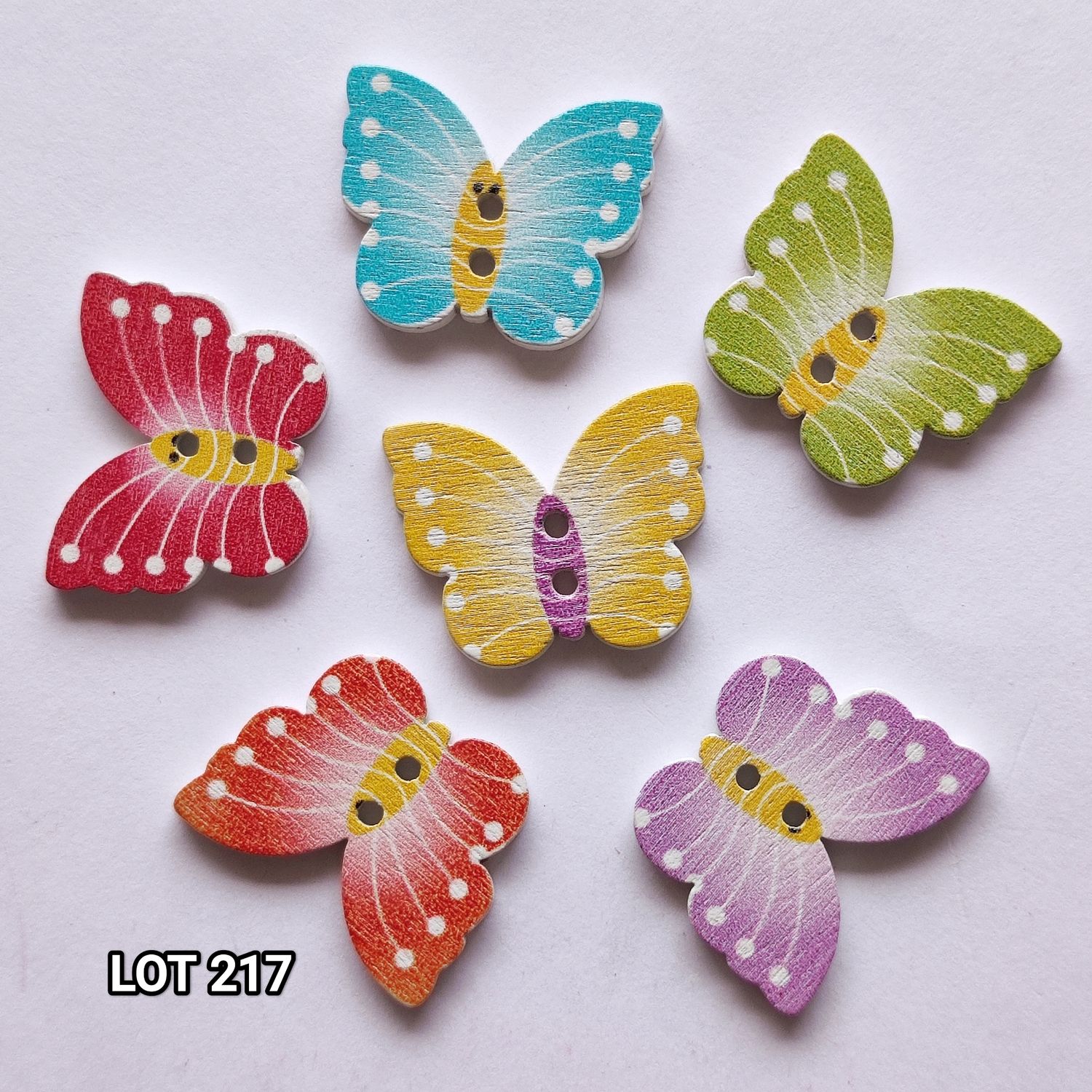 10 boutons en bois papillon LOT 217