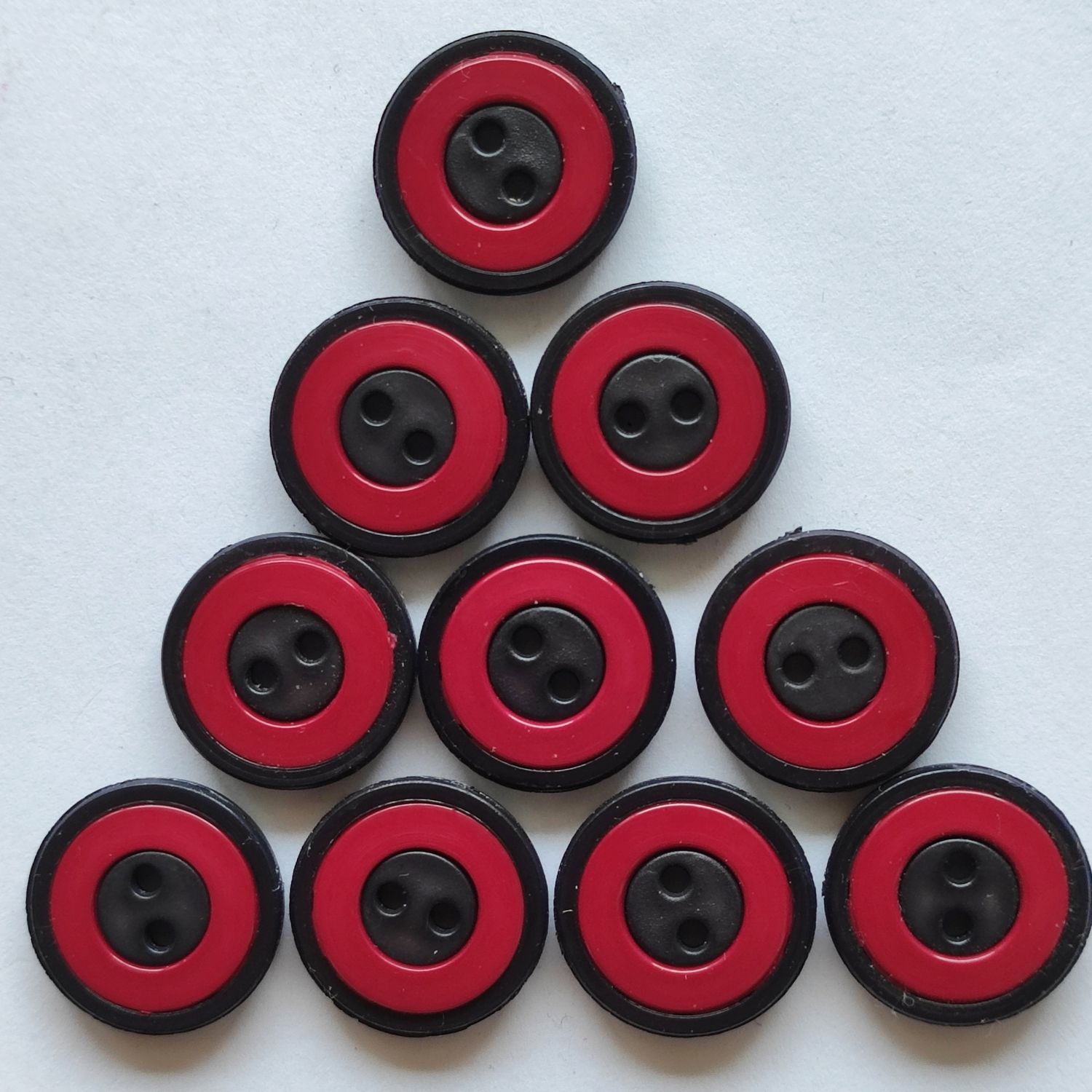10 boutons acrylique noir et rouge LOT 9