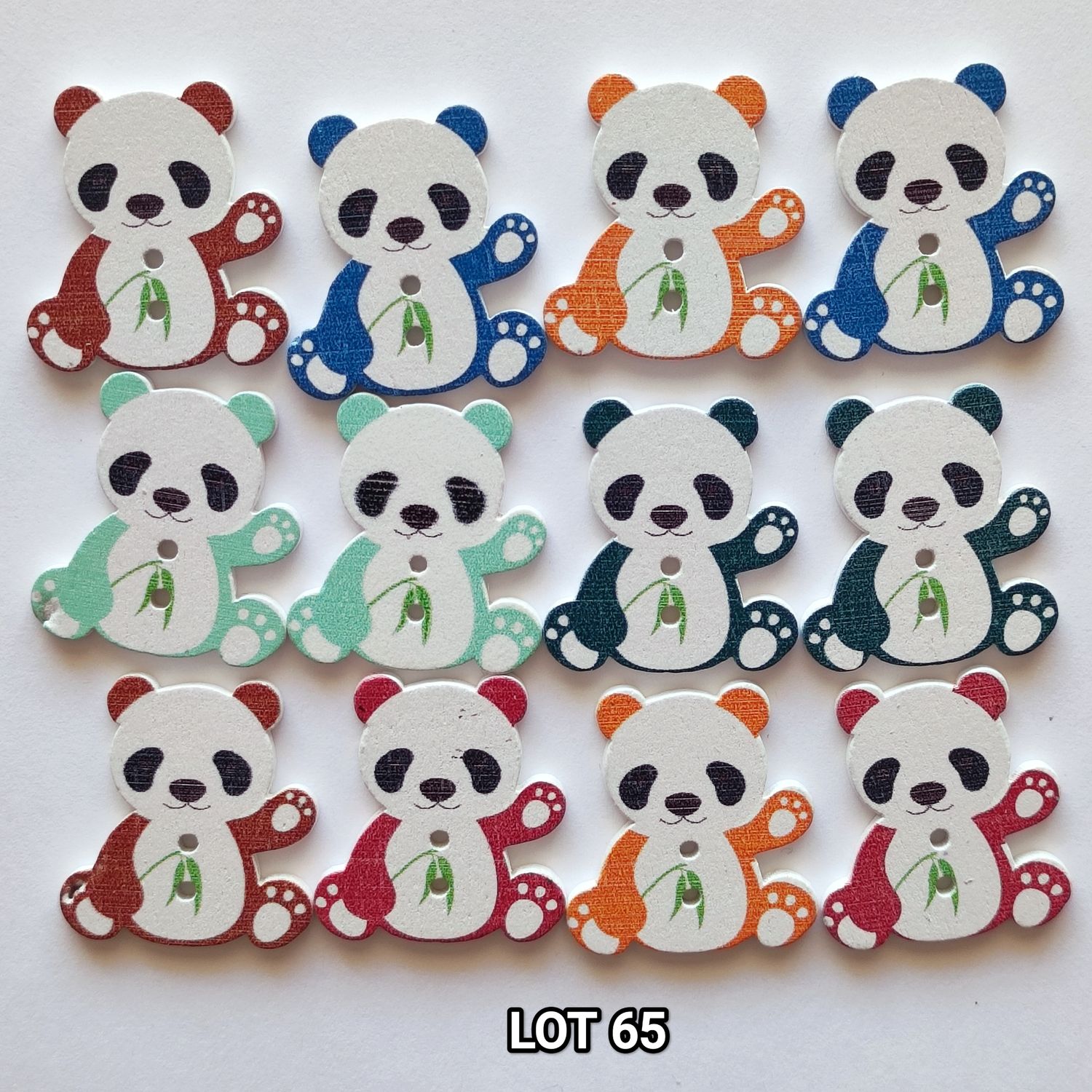 12 boutons en bois panda LOT 65