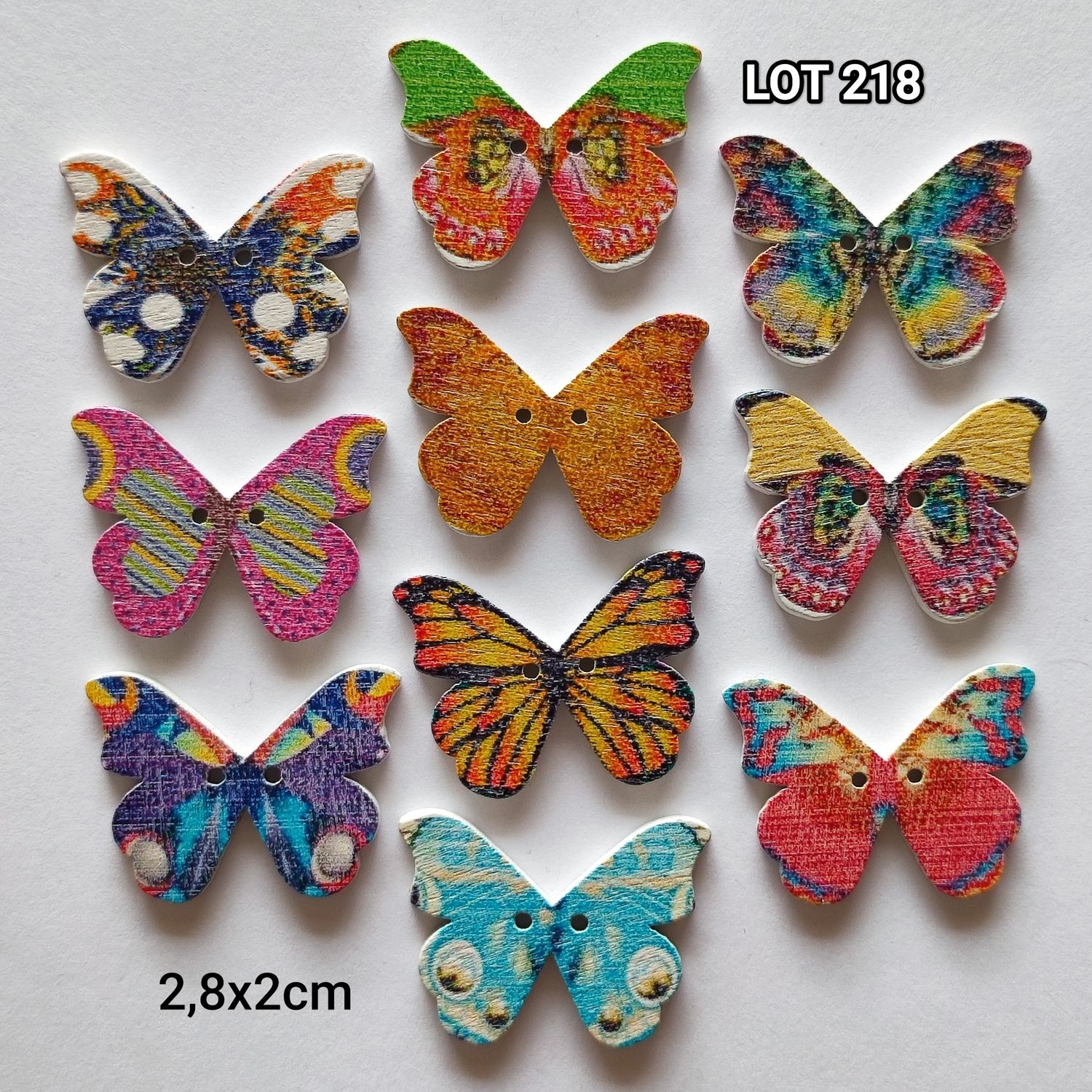10 boutons en papillon LOT 218