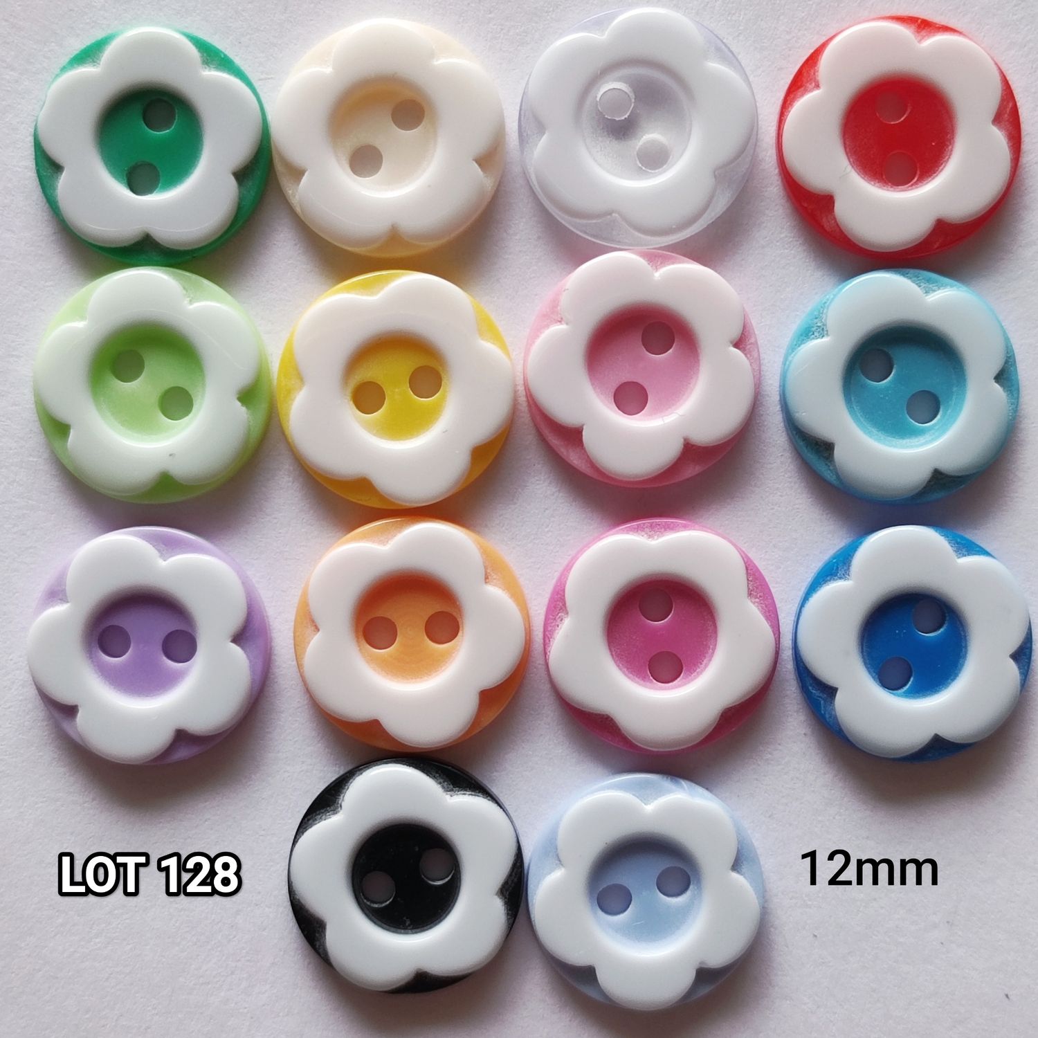 10 boutons en résine fleurs LOT 128