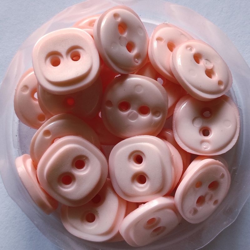 10 boutons 13mm acrylique saumon clair LOT 24