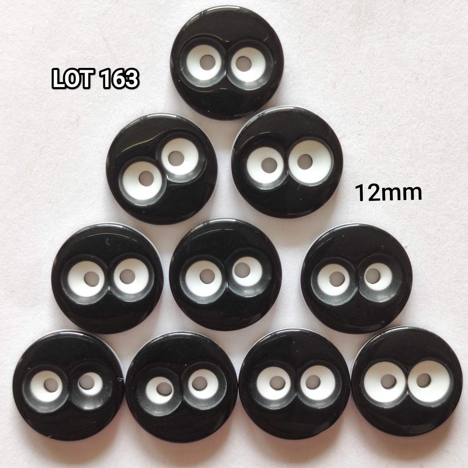 10 boutons noir/blanc 12mm LOT 163