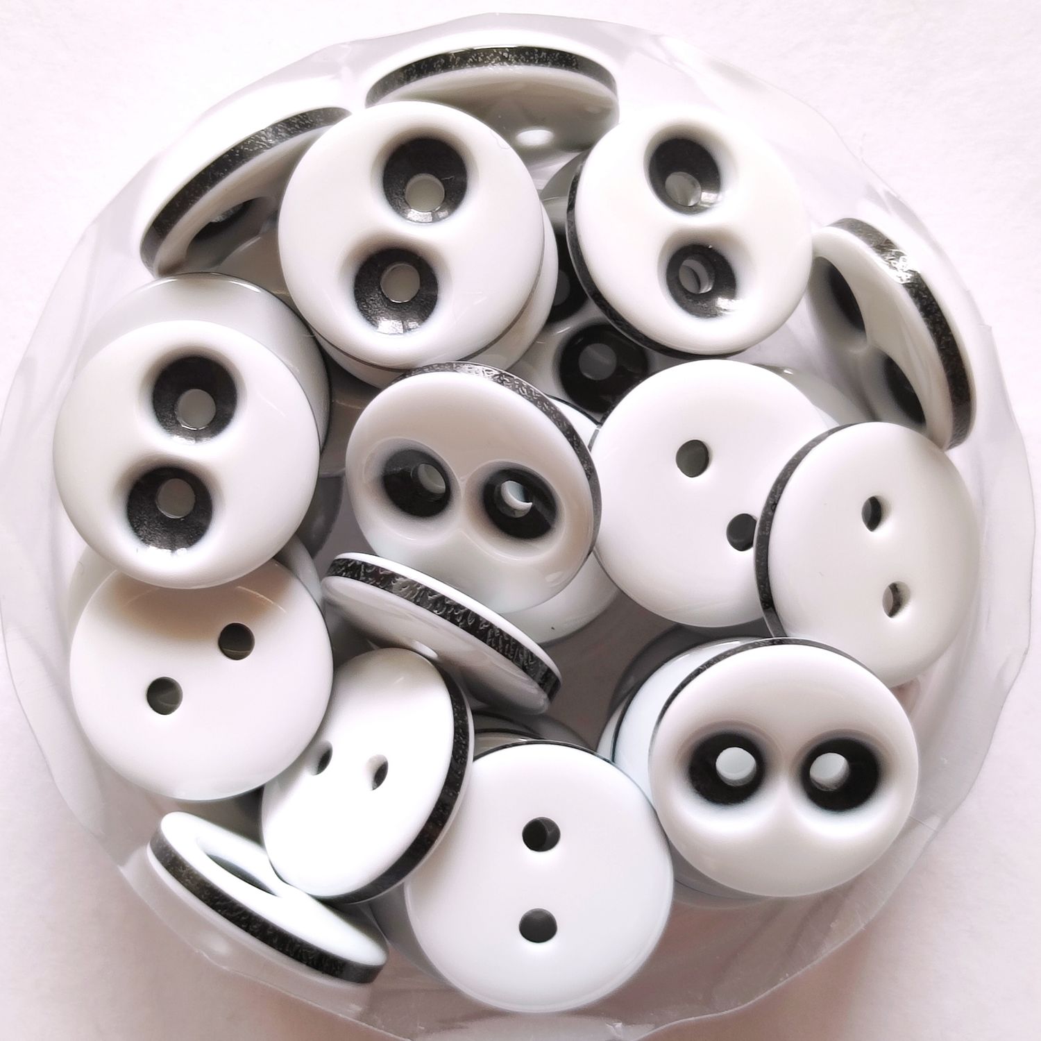 10 boutons blanc/noir 12mm LOT 162