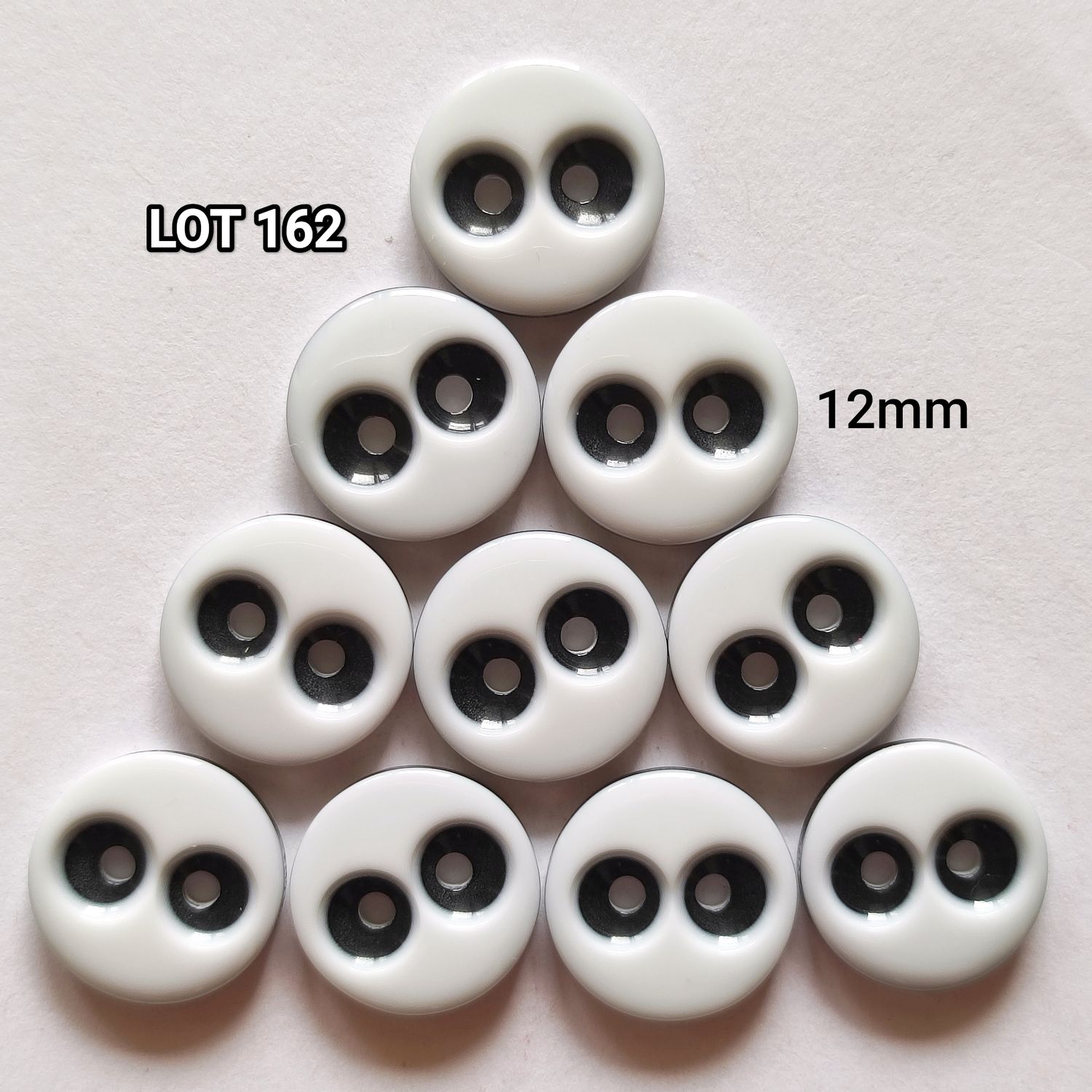 10 boutons blanc/noir 12mm LOT 162