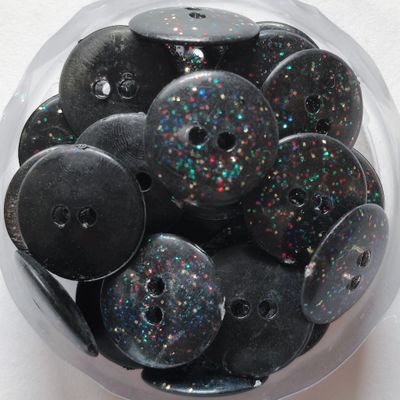 10 boutons noir avec paillettes 1,5cm LOT 37 10 boutons noir avec paillettes 1,5cm LOT 37