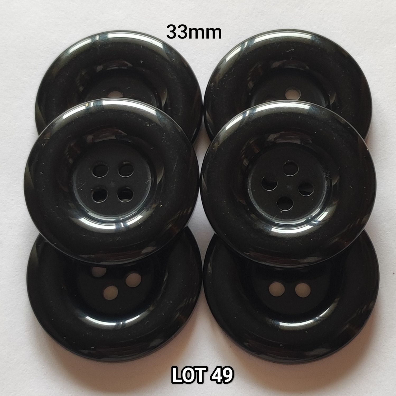 Bouton noir acrylique 3,3 cm à l'unité LOT 49