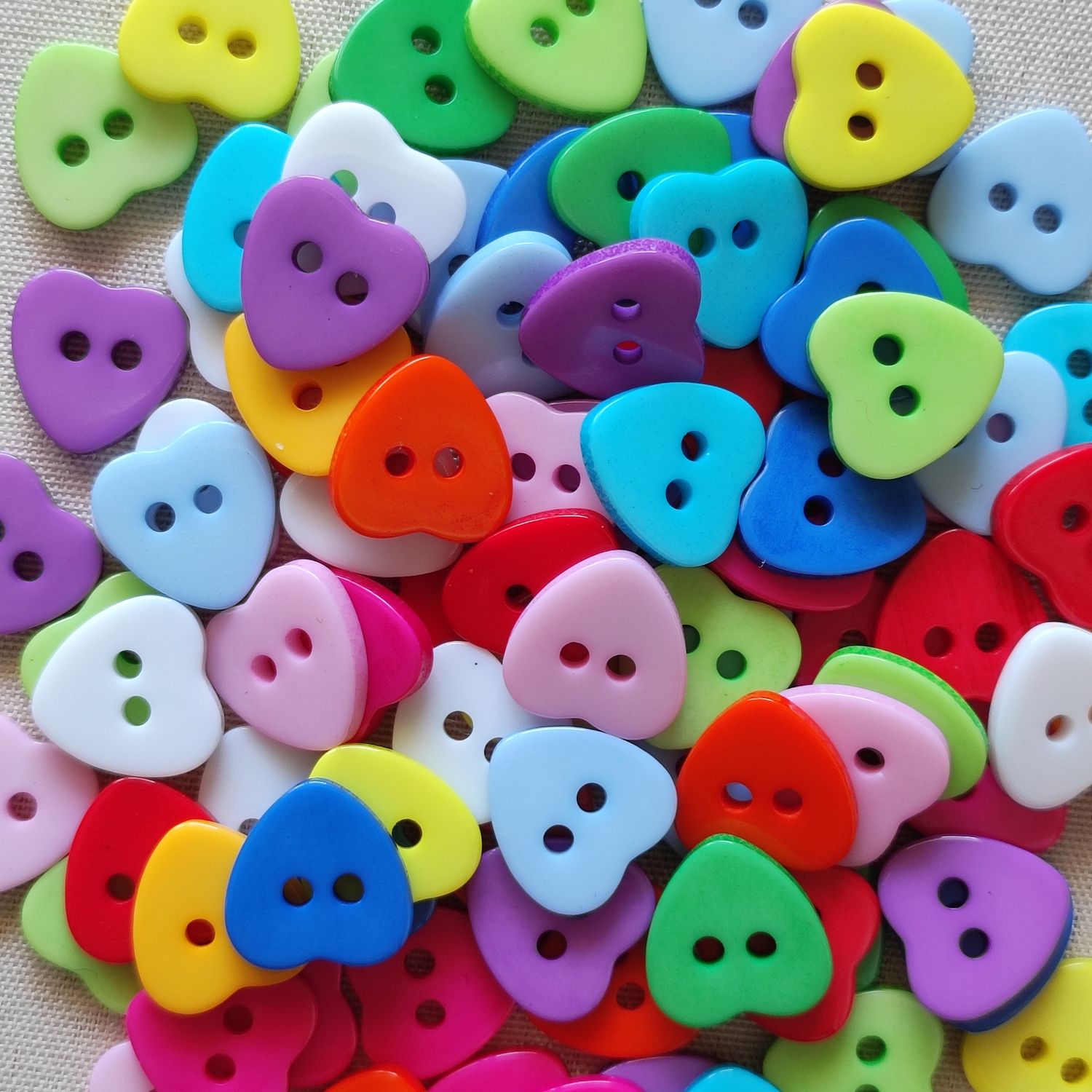 10 boutons coeur 12mm en résine LOT 135 (choisissez vos couleurs)