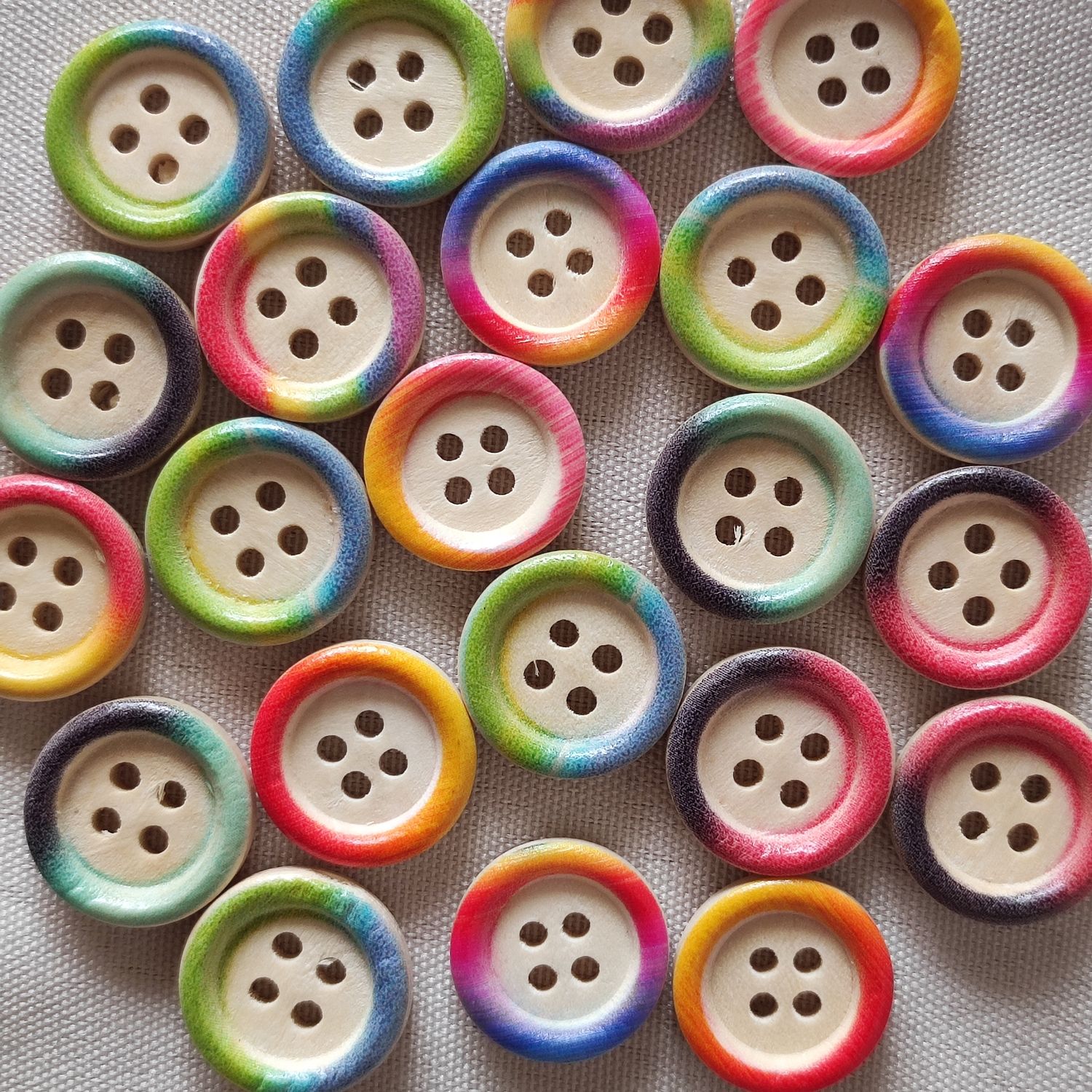 10 boutons contour multicouleur 1,5 cm LOT 232