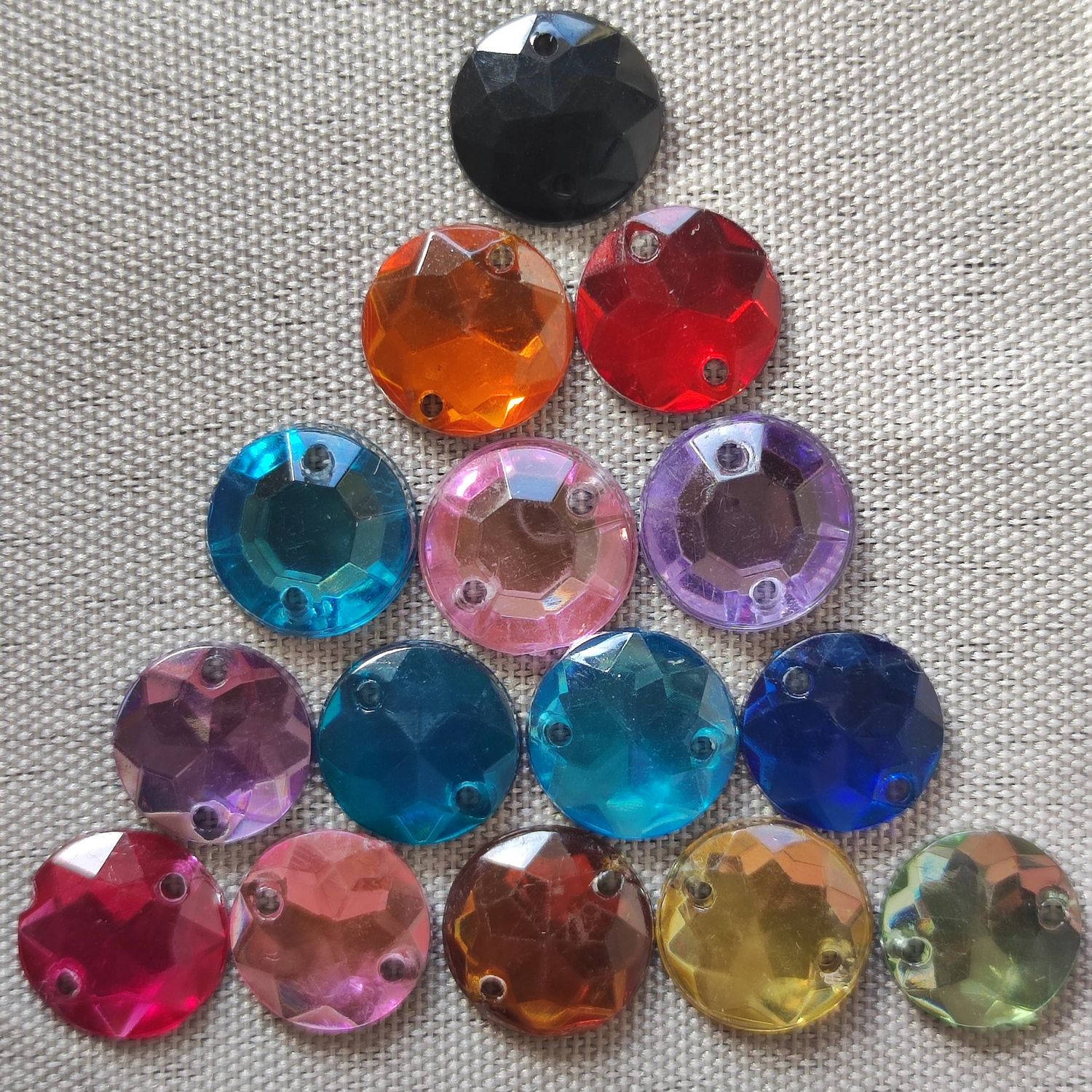 150 strass acrylique colorés 1cm